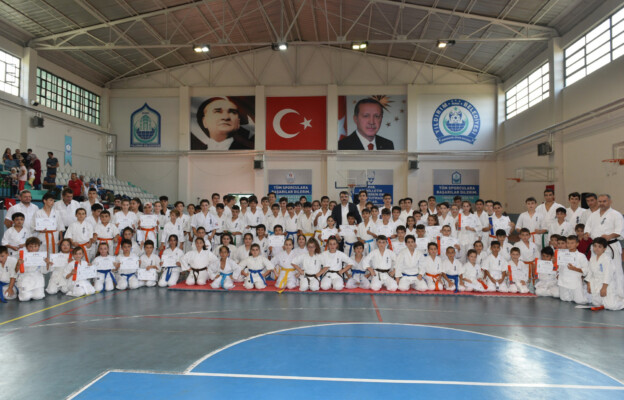 MİMARSİNAN SPOR KOMPLEKSİ YENİLENİYOR