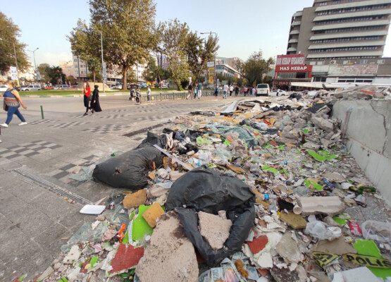 Kent Meydanı çöplüğü!