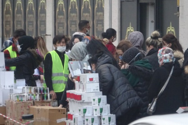 Bursa’da indirim korona virüsü unutturdu