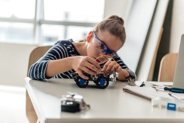 İş dünyasına adım atmadan robotlar ile tanıştılar