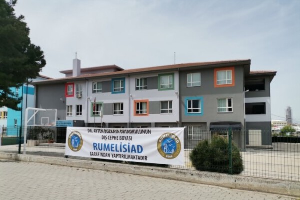 RUMELİSİAD, okullara ve öğrencilere verdiği desteği sürdürüyor.