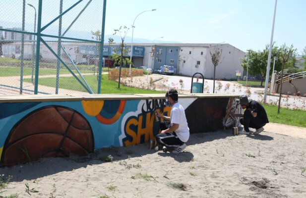 Nilüfer’de parklar graffiti ile renkleniyor