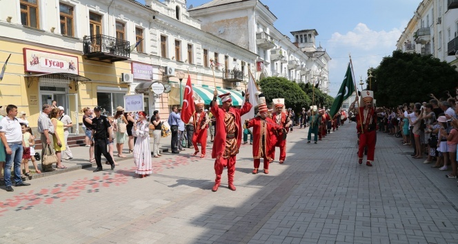 Avrupa’ya mehter takımı gibi göstererek insan mı kaçırmışlar?