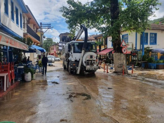 Sele teslim olan Tirilye’de yaralar sarılıyor