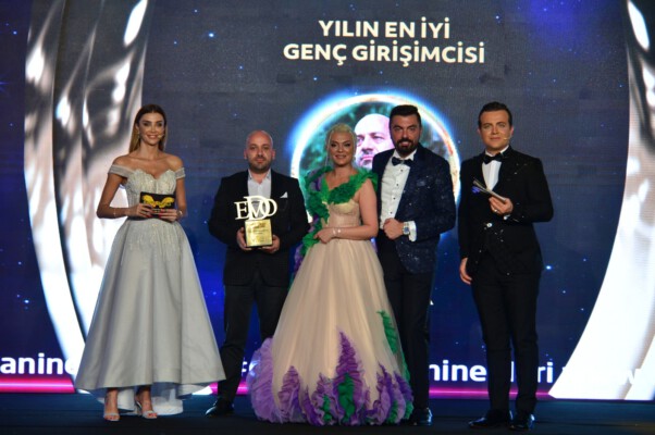 ÖMER OYAR EN İYİ GENÇ İŞ İNSANI ÖDÜLÜ