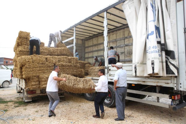 Nilüferli çiftçilerden Manavgat’a anlamlı yardım