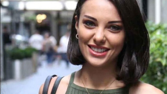 TUVANA TÜRKAY’DAN KENDİ İMZASINI TAŞIYAN YENİ SİNGLE ÇALIMASI “AH AŞK”