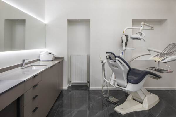 İpek Baycan Architects’ten Sade ve İddialı Bir Tasarım: DURU DENTAL DİŞ POLİKLİNİĞİ