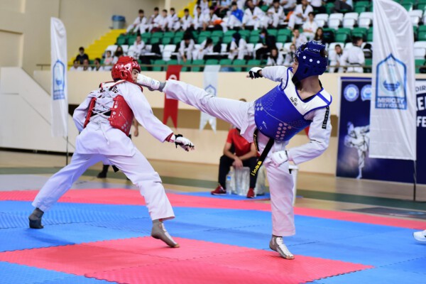 YILDIRIM’DA TEAKWONDO RÜZGÂRI