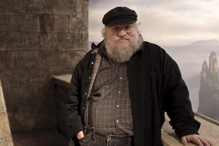 GEORGE R. R. MARTIN ve GARDNER DOZOIS’NİN, DÜNYA FANTEZİ ÖDÜLLÜ YAZARLARIN EŞSİZ ÖYKÜLERİNİ DERLEDİĞİ TEKİNSİZ KADINLAR RAFLARDA!