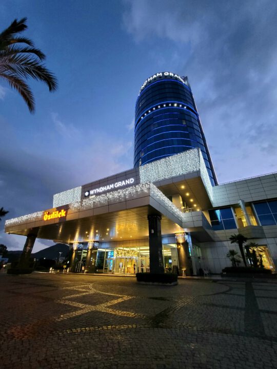 Wyndham Grand İzmir Özdilek’te yeni yıla görkemli bir eğlenceyle giriş yapın