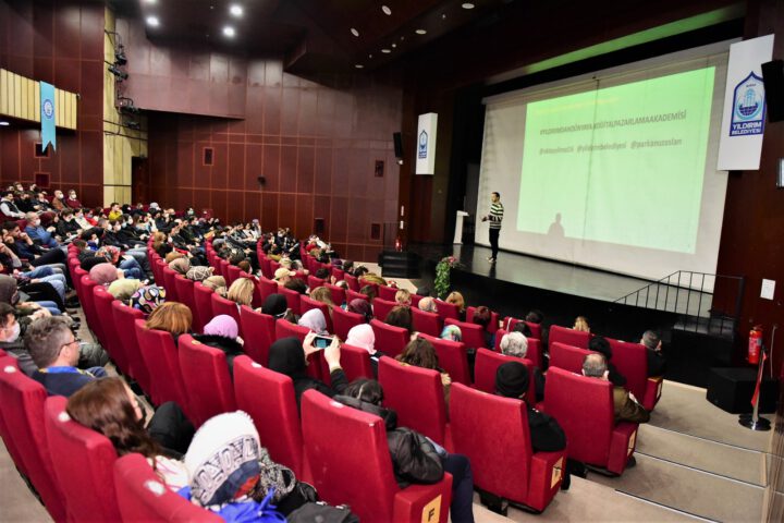 YILDIRIM’DA DİJİTAL PAZARLAMA AKADEMİSİ’NE YOĞUN İLGİ