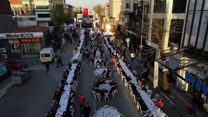 KAYNAK YEMEK REKORA İMZA ATTI! Bursa’da 12 Bin Kişilik Muhteşem İftar !