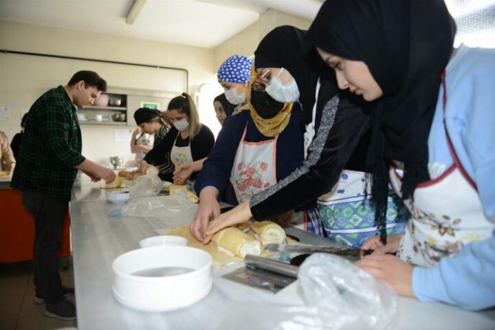 YILDIRIM’DA İSTİHDAM DESTEKLİ PASTACILIK KURSU