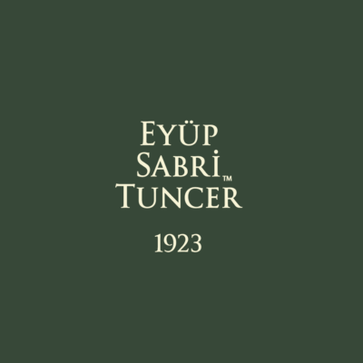 Eyüp Sabri Tuncer, Yeni Ürünü “Frambuazlı Sirke& Saç Toniği” ile Mükemmel Saç Bakımı Sağlıyor