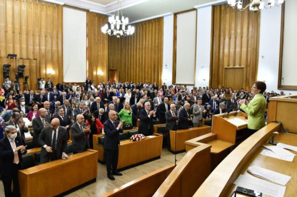 Sayıştay’ın raporları zaten yolsuzluk ansiklopedisi gibi.