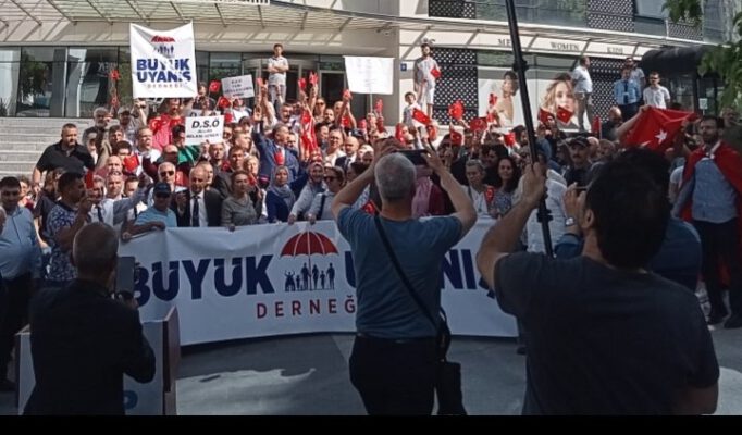 DSÖ Ankara Ofisi Binası Önünde Büyük Miting; “Ne Yaptığınızı Biliyoruz Sizin Politikalarınıza Asla Teslim Olmayacağız!”