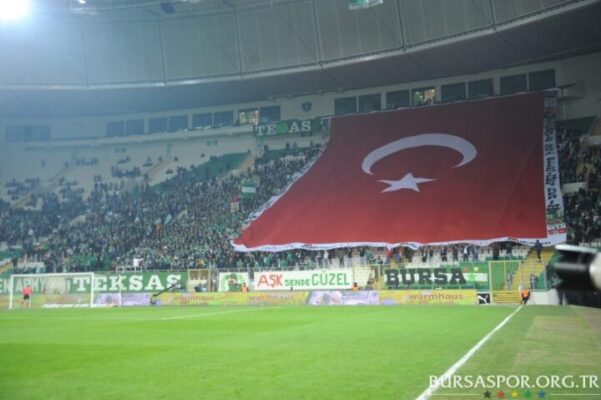 LANET OLSUN, İÇİNDEKİ BURSASPOR SEVGİSİZLİĞİNE!