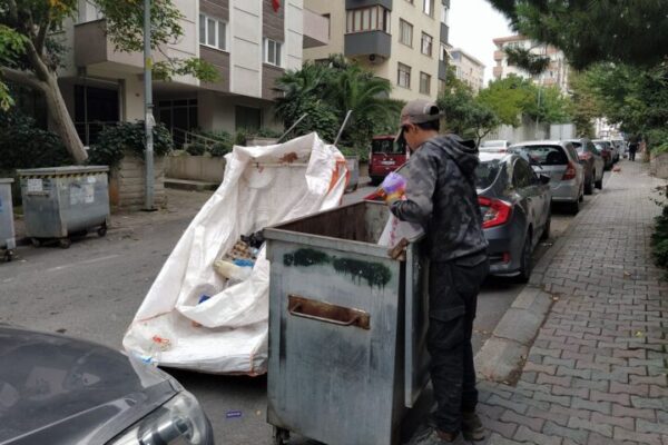 ZAFER BURSA; “Afganlar yüzünden yiyecek ekmek bulamıyoruz, bize yardım edin!”