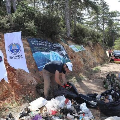 DÜNYA TEMİZLİK GÜNÜ’NDE MUDANYA’DA ÇÖP TOPLAMA SEFERBERLİĞİ