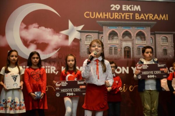 29 EKİM’İ EN İYİ ANLATAN ÖĞRENCİLER YILDIRIM’DA ÖDÜLLENDİRİLDİ