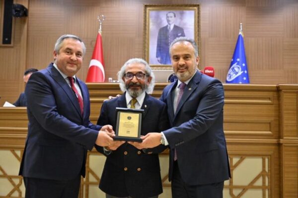 Ayın vatandaşı ödülü Dr. Hüsamettin Olgun’a