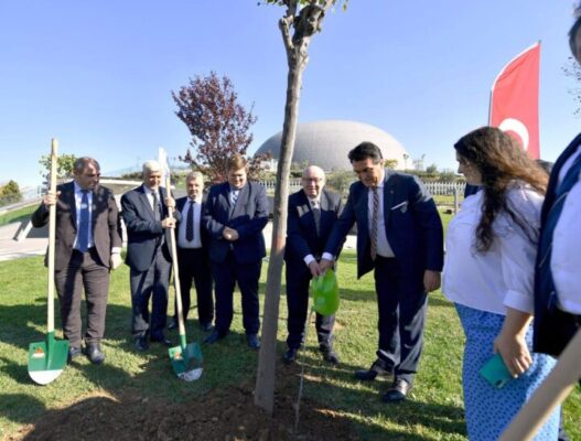 BURSA,’NIN ERGUVANLARI ALMANYA’DA KOK SALACAK