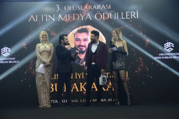 3.ULUSLARARASI ALTIN MEDYA ÖDÜLLERİ EN İYİ YÖNETMEN BURAK AKAN