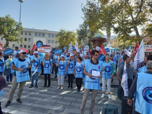 Türk Eğitim-Sen Bursa; “ÖĞRETMENLERİN DERDİ UNVAN DEĞİL, GEÇİM DERDİDİR”