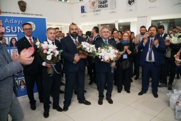 Üç adaylı Bursa Barosu Başkanlığı yarışını Av. Metin Öztosun kazandı