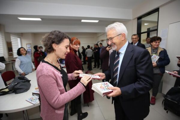 BAŞKAN ERDEM’DEN OKULLARA ÖĞRETMENLER GÜNÜ ZİYARETİ