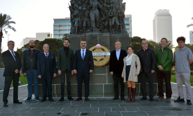 İzmirli Diş Hekimleri Ata’nın Huzurunda Buluştu