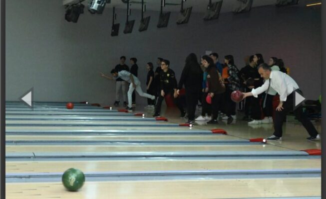 Liseliler bowlingle stres atıyor