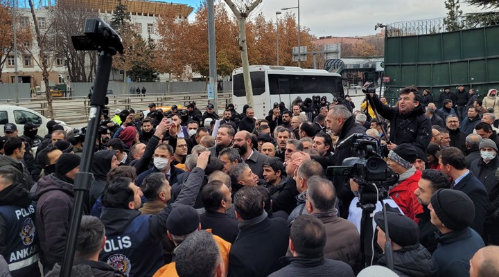 Yüzde 2 baraj eylemine polis barikatı!