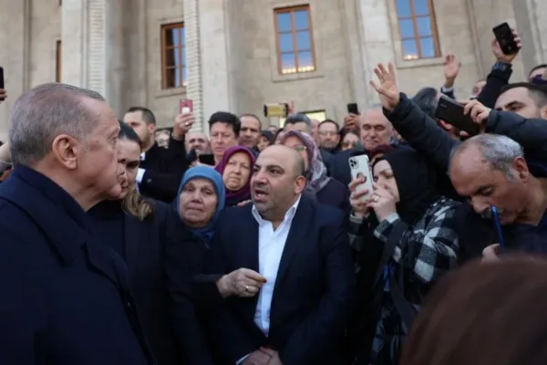 KARACABEY HÜRRİYET; BOŞ LAKIRDI YAPMAYALIM ALİ ÖZKAN TOPU TAÇA ATMA SATTIĞIN TOPRAĞIN SAHİPLERİNİ KONUŞALIM!