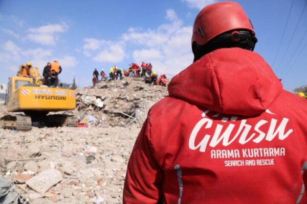 YORGUNLUKLARI UNUTTURAN MUCİZE! GÜRAK, 6’INCI GÜNDE ENKAZDAN BİR KİŞİYİ DAHA CANLI KURTARDI…