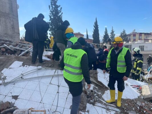 İZNİK BELEDİYESİ EKİPLERİ 41 SAAT SONRA KÜÇÜK YAĞMUR’A ULAŞTI