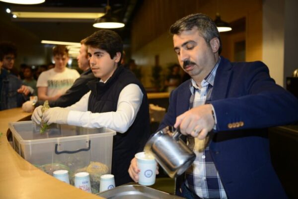 UYUMAYAN KÜTÜPHANEDE DERS ÇALIŞMAK ÖĞRENCİLERDEN, İFTAR VE SAHUR BELEDİYEDEN