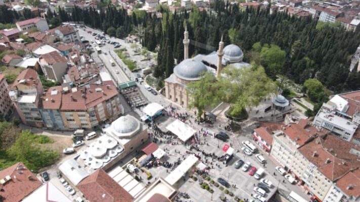 BURSA’DA ERGUVAN BAYRAMI COŞKUSU… ‘ERGUVAN BAYRAMI’NA YOĞUN İLGİ