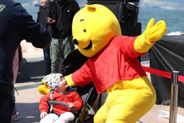 BANDIRMA BELEDİYESİ 23 NİSAN’DA ÇOCUKLARIN YÜZÜNÜ GÜLDÜRDÜ