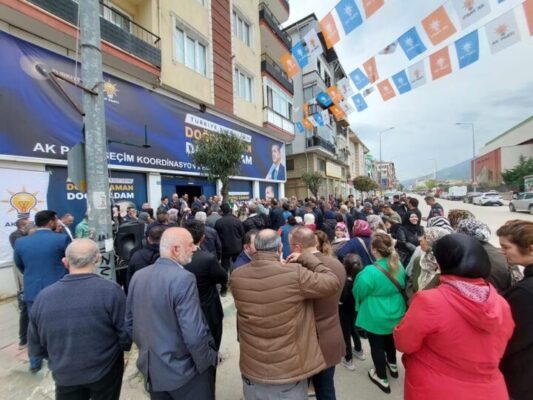 14 Mayıs akşamı Cumhurbaşkanımızın balkonda konuşmasını istiyorsanız durmadan yorulmadan koşacağız