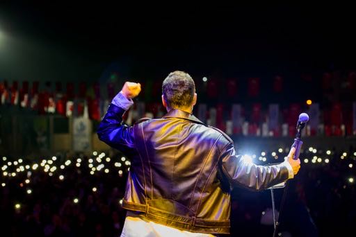 Gençler, Oğuzhan Koç’un şarkılarıyla 19 Mayıs’ı coşkuyla kutladı…