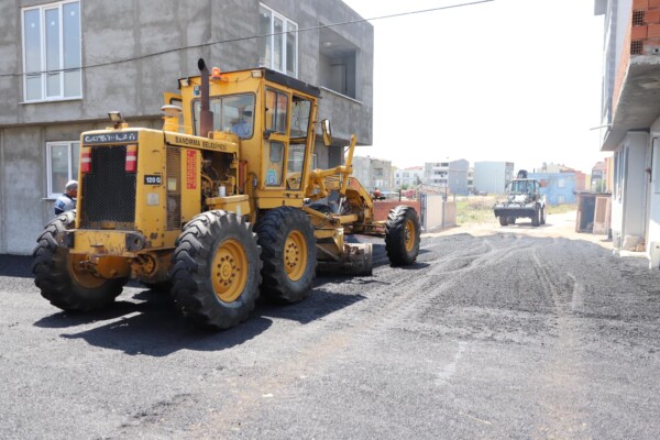 BANDIRMA BELEDİYESİ ÇALIŞIYOR, YOLLAR GÜZELLEŞİYOR