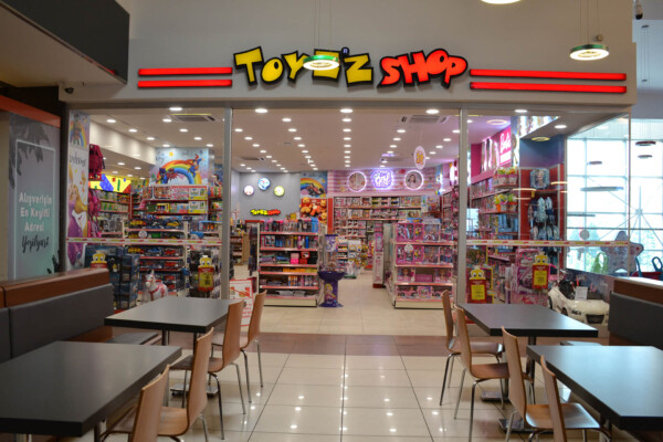 Toyzz Shop çocukları yaz boyunca açık havaya davet ediyor! Yazın tadı açık havada çıkar