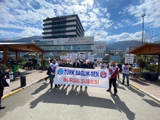 Türk Sağlık Sen Bursa; ORTADA KAZANIM YERİNE HEZİMET VARDIR. BUNUN DA SORUMLULARI YETKİLİ KONFEDERASYON VE SENDİKADIR.