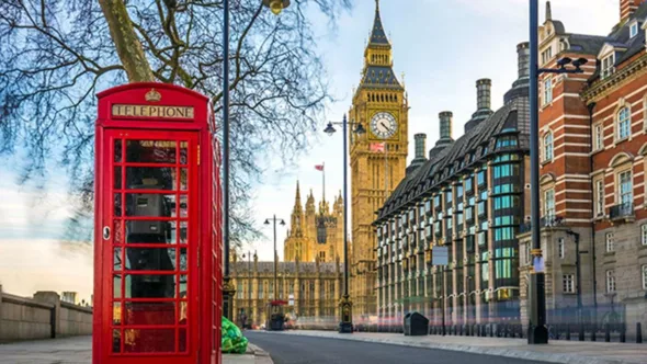 LONDRA’DA MUSTAFA AKAY RÜZGARI