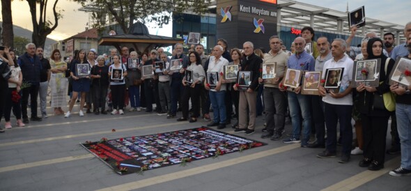 10 EKİM KATLİAMINI UNUTMAYACAĞIZ, UNUTTURMAYACAĞIZ! Karanfillerimize Sözümüz Var Emek, Demokrasi ve Barış Mücadelesi Kazanacak!