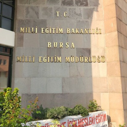 EĞİTİM İŞ; Bursa’dan daha büyük kentler olmasına rağmen eğitimdeki skandallarda Bursa şehrinin daha çok adının anılması düşünülmesi gereken bir durumdur!