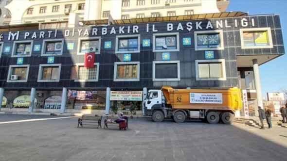 İYİ PARTİ DİYARBAKIR İL BAŞKANI ABDULLAH ERENKARA: “ASGARİ ÜCRET ARTMIYOR, ERİYOR!” “BİR HESAPLAMA YAPIN, BU ÜLKEDE HANGİ AİLE BU PARAYLA GEÇİNİYOR?”