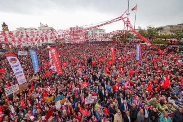Ahmet Koçak yazdı; YOZGAT’TA MİTİNG BURSA’DA YÜRÜYÜŞ